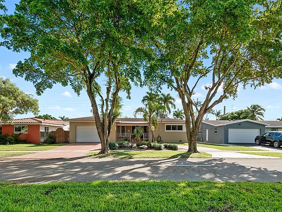 5th image of 307 N Rainbow Dr