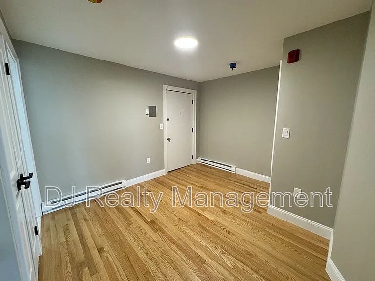 307-309 North St #7 — Photo 9