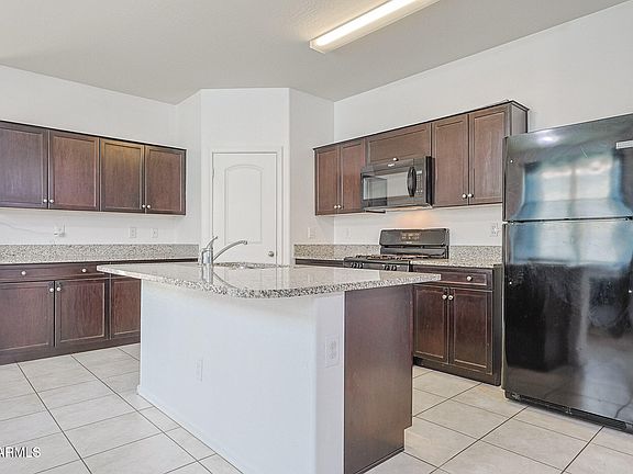 3rd image of 29933 W WHITTON Avenue
