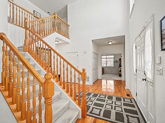 4th image of 820 Spring Creek Cir