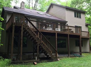 83 Livingston Ln, Gouldsboro, PA 18424