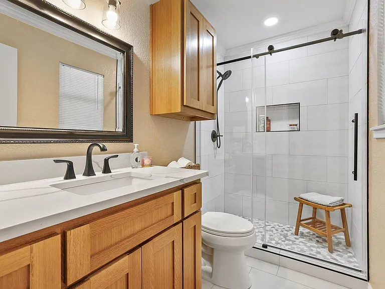 713 Patricia Dr — Photo 16
