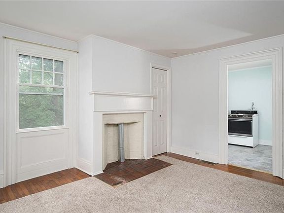 2nd image of 340 Main St APT 2