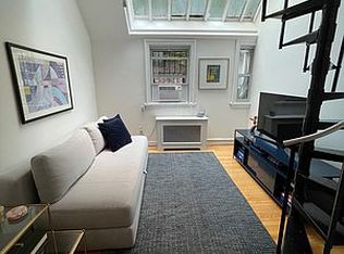 5 Mac Dougal Aly #1W, New York, NY 10011