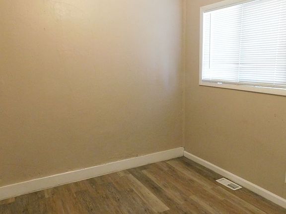 4th image of 712 W 12th St APT A