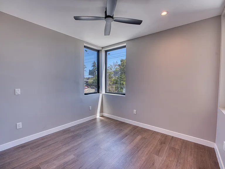 4202 Telegraph Ave #204 — Photo 27