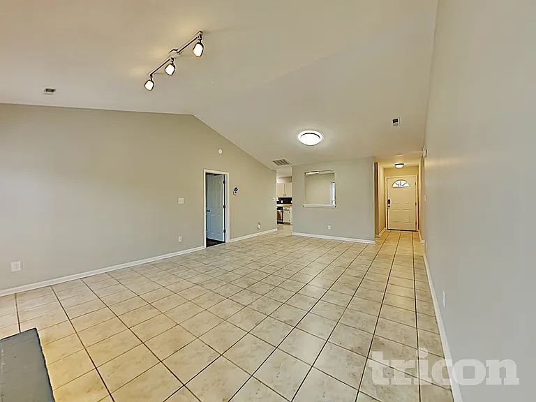 7300 Yorkville Ct — Photo 6