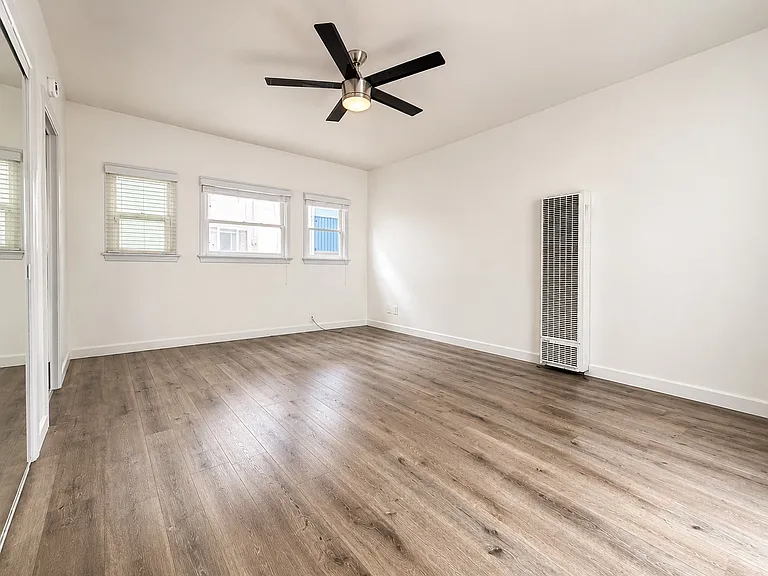 00-2014 N Chestnut Ave #7 — Photo 4