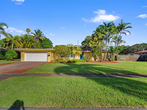 2nd image of 820 Alamanda Court
