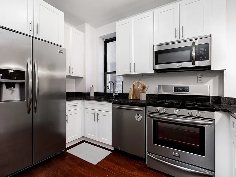 223 Bainbridge St #3R — Photo 4