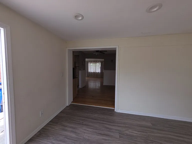 5845 Plainfield St — Photo 13