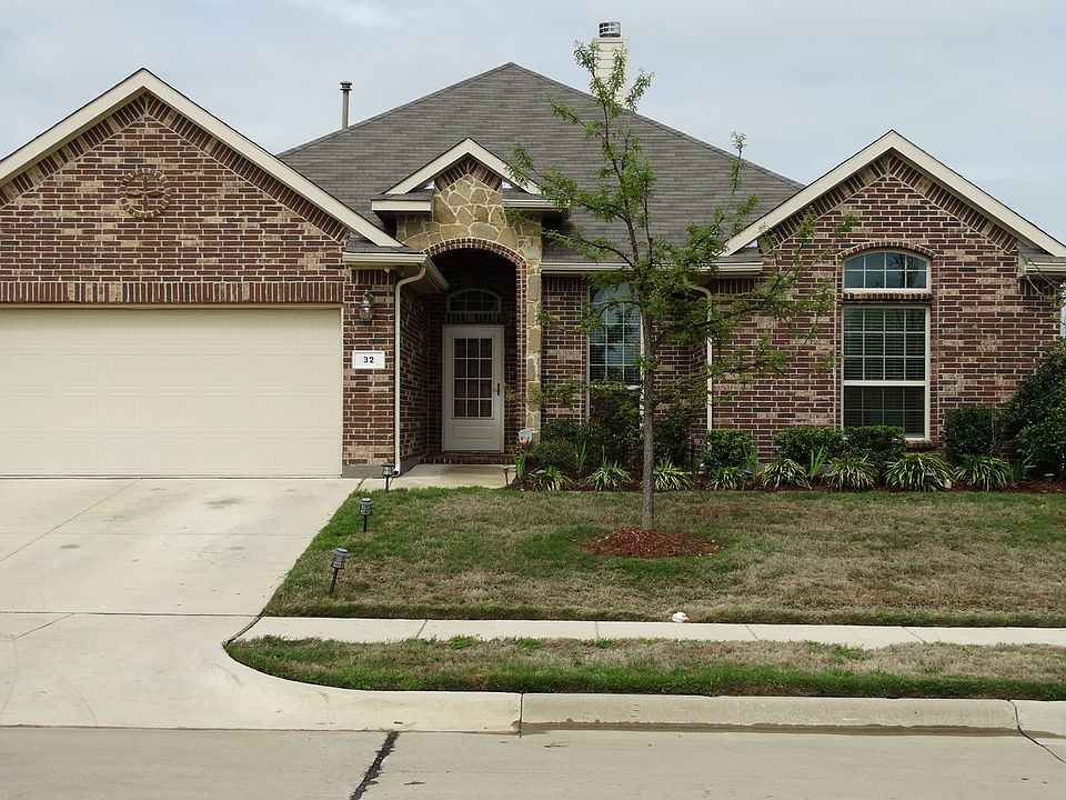 1st image of 32 Oakridge Ln