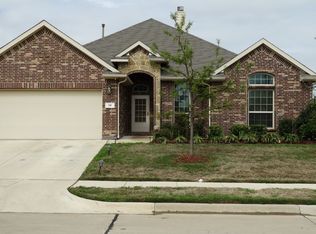 32 Oakridge Ln, Edgecliff Village, TX 76134