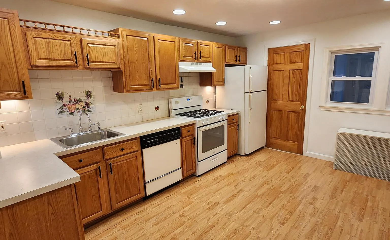 2 bed, 950 sqft, $2,650 — Photo 2