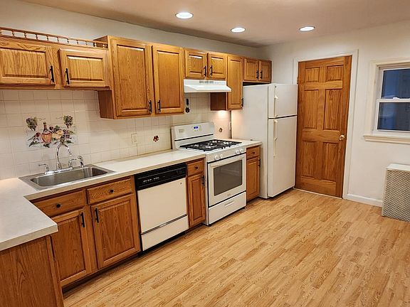 2nd image of 305 Chelsea St APT 1