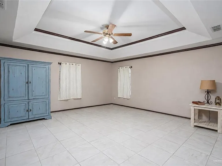 200 S Bentsen Rd — Photo 12