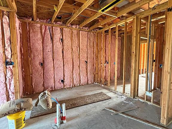 4th image of 18003 Spruce St