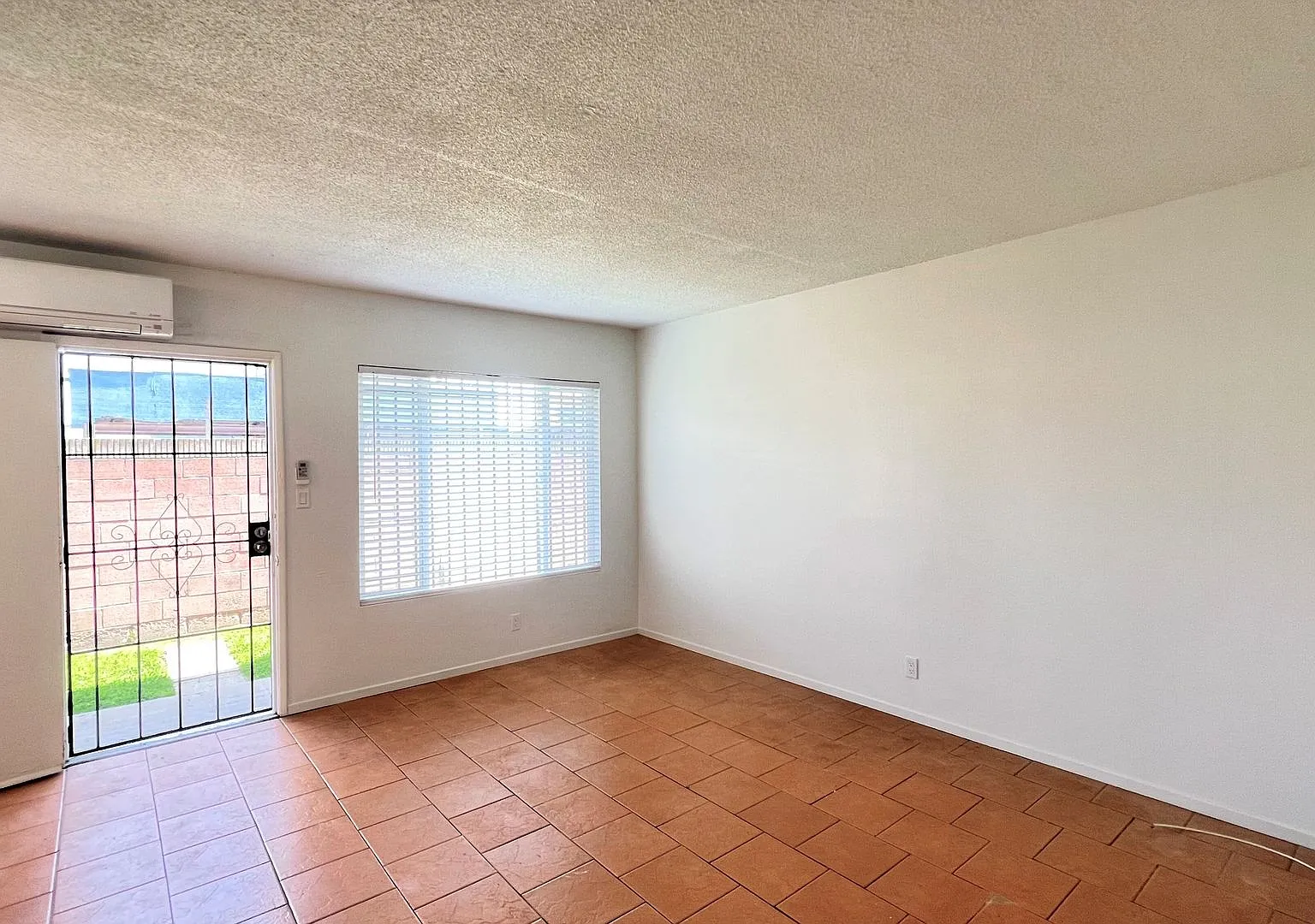 1501 E South — Photo 3