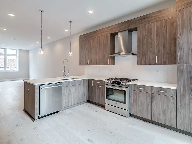 326 Fairmount Ave — Photo 2