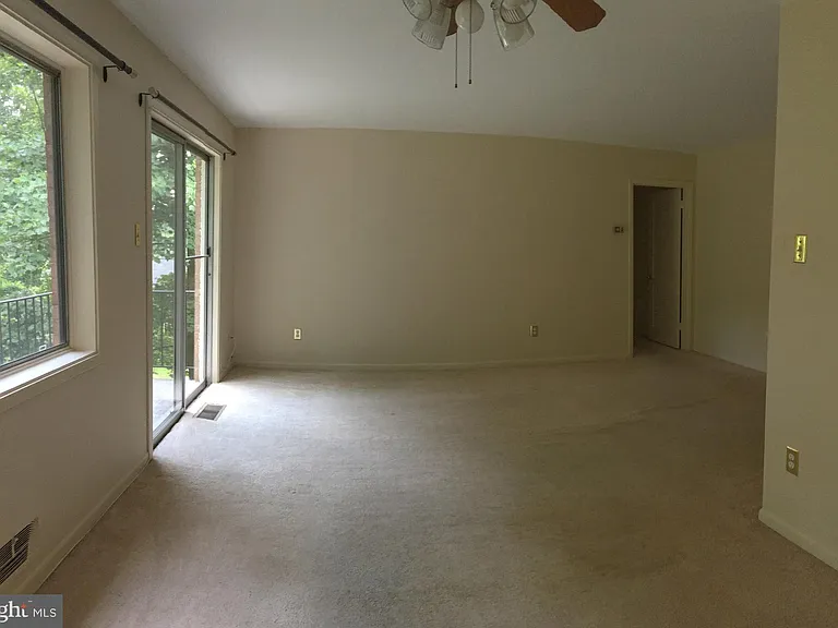 10512 Weymouth St — Photo 3