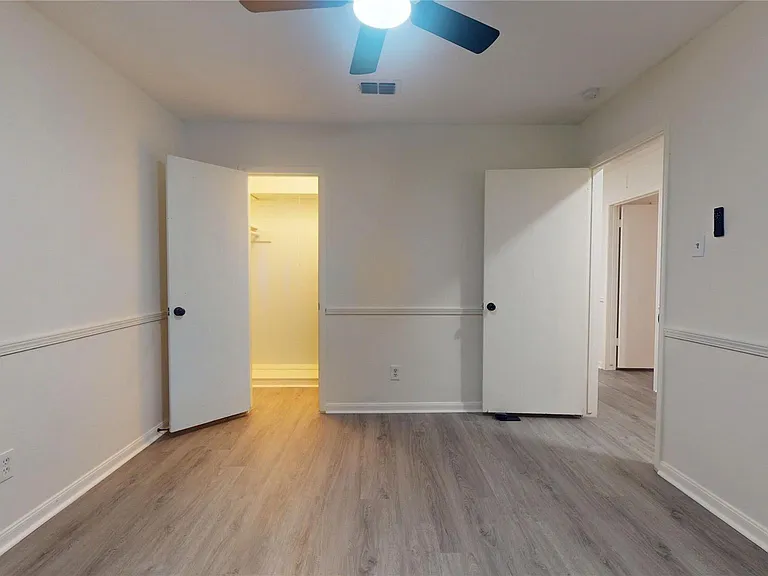 811 Devonport Ln — Photo 27