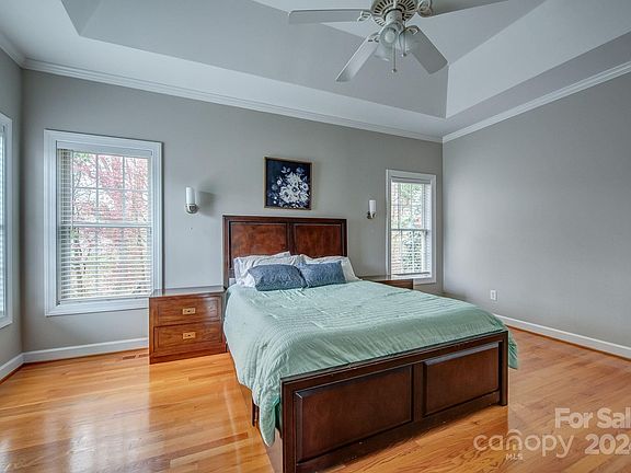 5th image of 1850 Abbotsford Ct