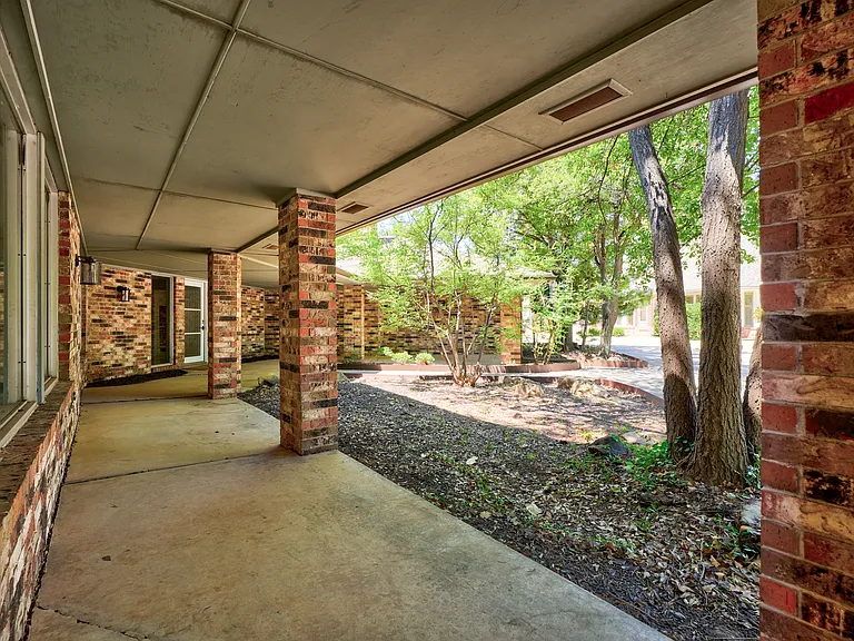 6325 Glenbrook Ct — Photo 6