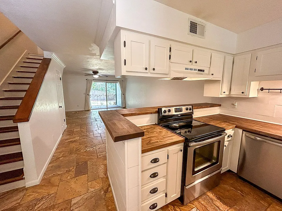 4411 SW 34th St #805