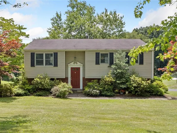 1409 Lexington Dr, New Brighton, PA 15066