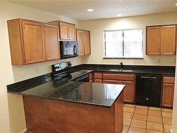 3rd image of 4 Deerfield Dr APT C