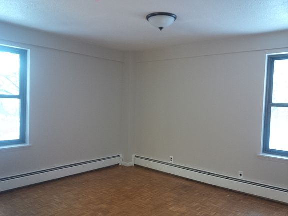 5th image of 110 Pearsall Dr APT 1F