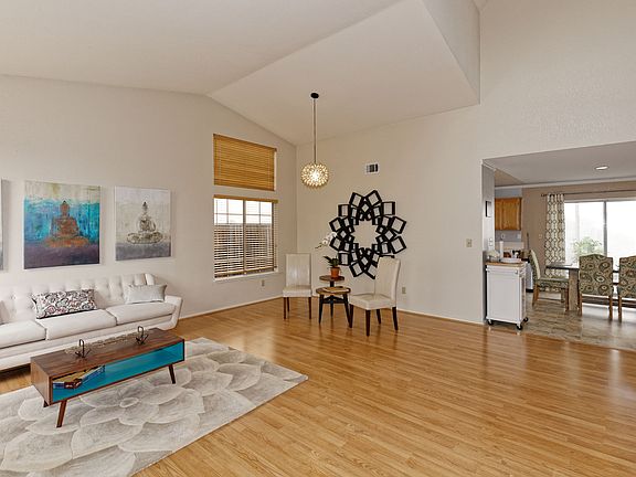 5th image of 517 Westaire Blvd