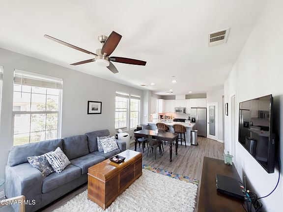 3rd image of 1048 Holiday Ave #606