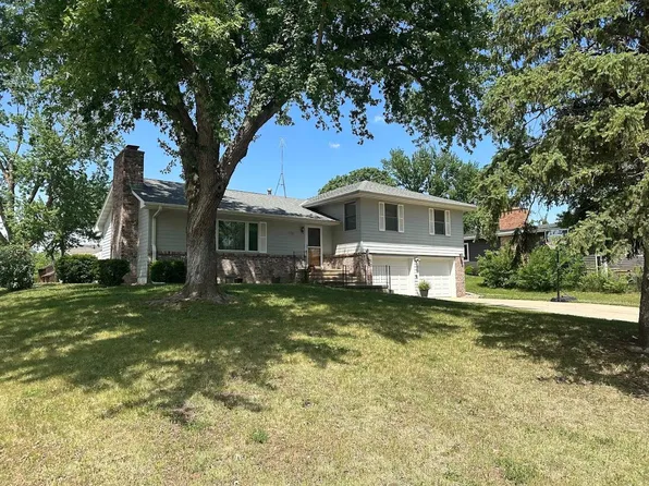 1110 Olive Ave, Hebron, NE 68370