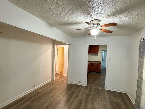 3rd image of 2325 Maple Ave