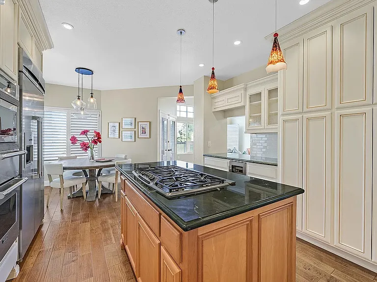 2571 Cherry Hills Dr — Photo 9