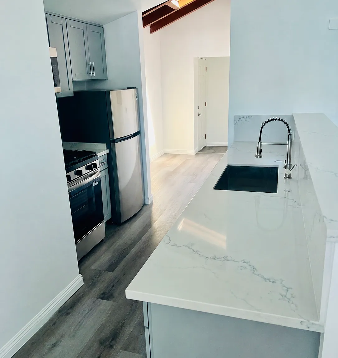 2 bed, 900 sqft, $3,600 — Photo 4