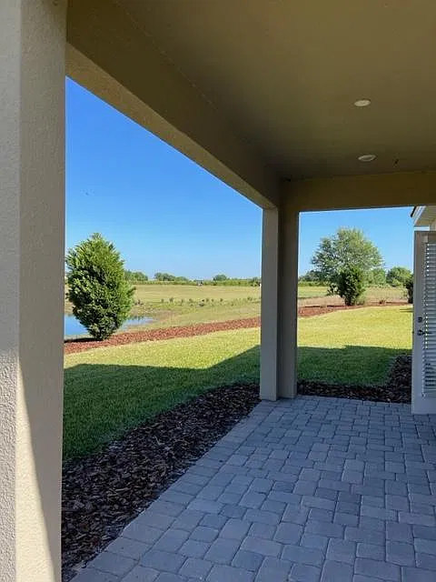 3 bed, 2.5 bath, 1960 sqft, $2,495 — Photo 4