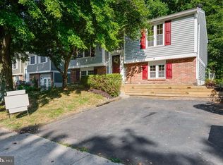 8482 Magic Tree Ct, Springfield, VA 22153