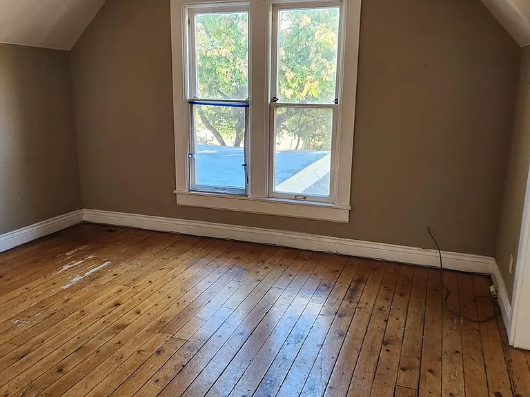 1720 N Pearl St — Photo 5