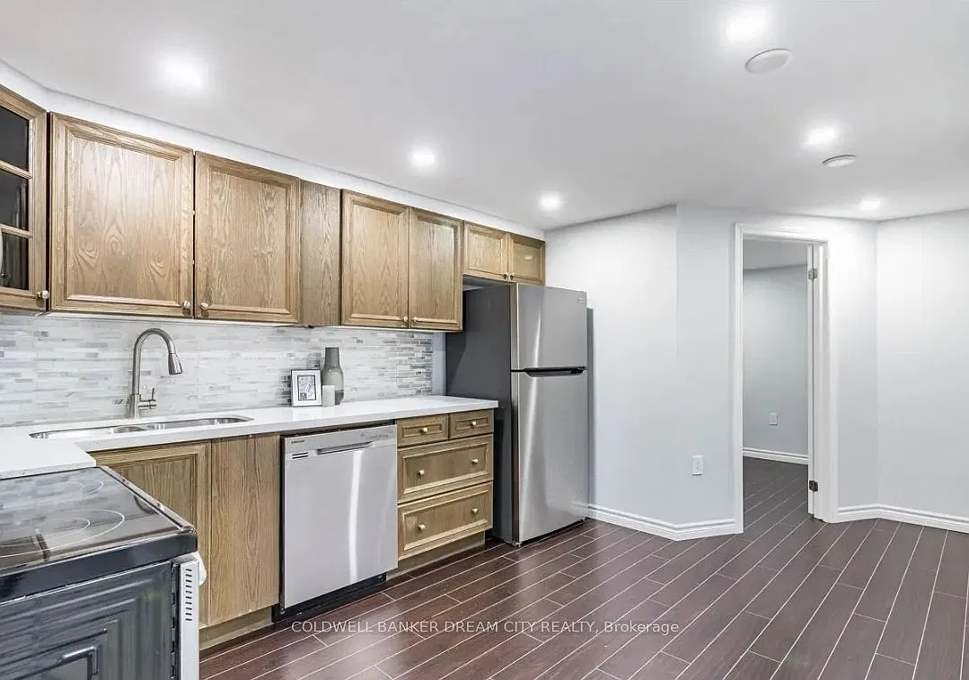 4 bed, $2,400 — Photo 4