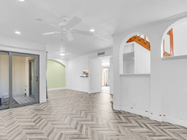 113 Sherwood Cir #25B — Photo 4