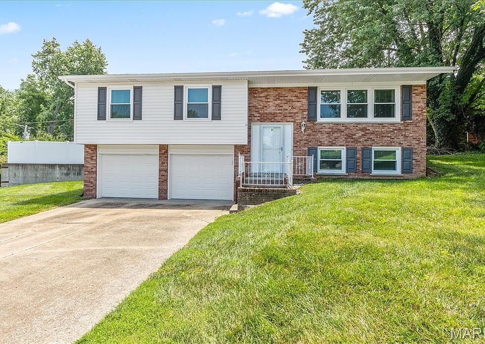 1st image of 8 Canterbury Ct
