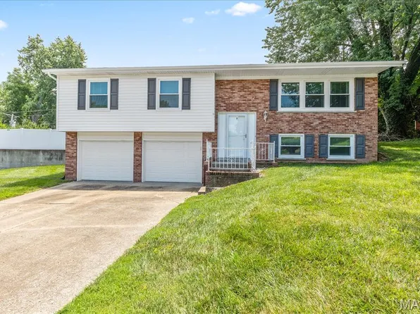 8 Canterbury Ct, Saint Charles, MO 63301