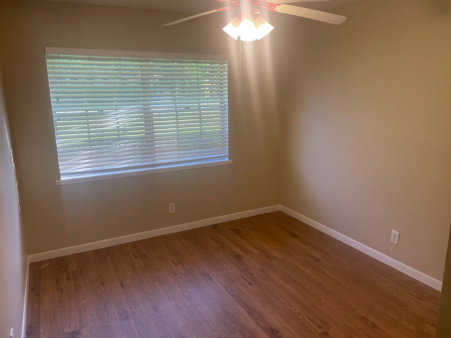 3 bed, 1211 sqft, $1,900 — Photo 4