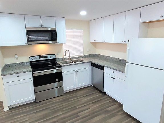 5th image of 1019 S 96th Pl