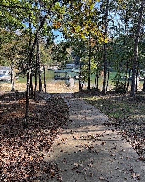 1st image of 913 Paynes Creek Rd