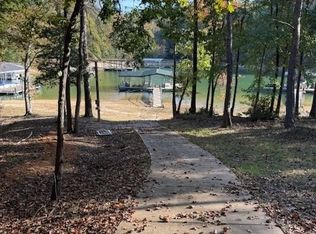 913 Paynes Creek Rd, Hartwell, GA 30643