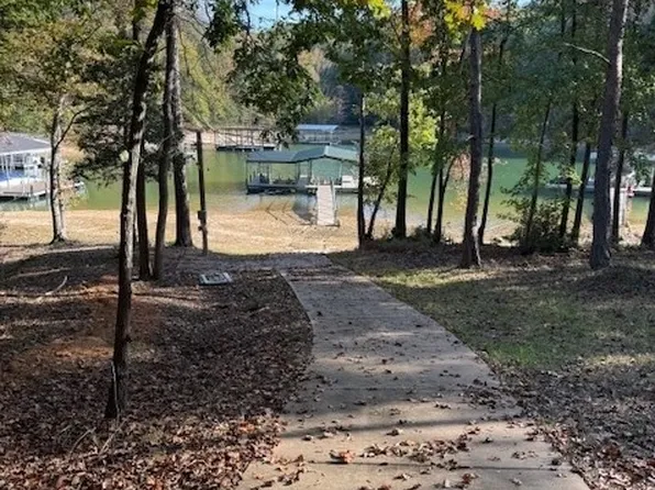 913 Paynes Creek Rd, Hartwell, GA 30643