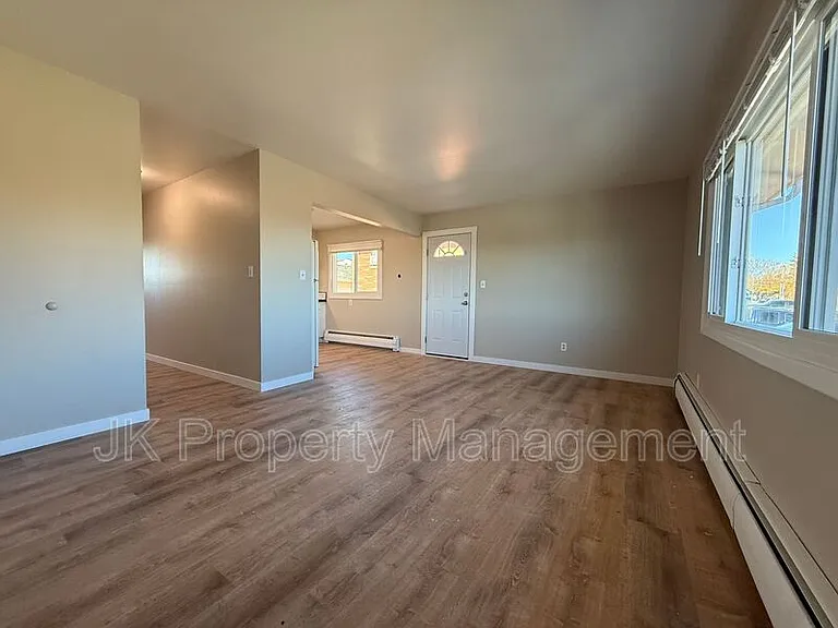 2100 4th St NE #3 — Photo 4